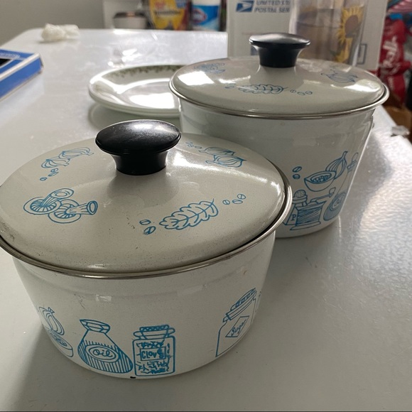 Vintage Enamelware Cookware - Picture 1 of 7